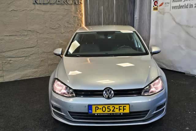 Volkswagen Golf (2017) thumbnail 5