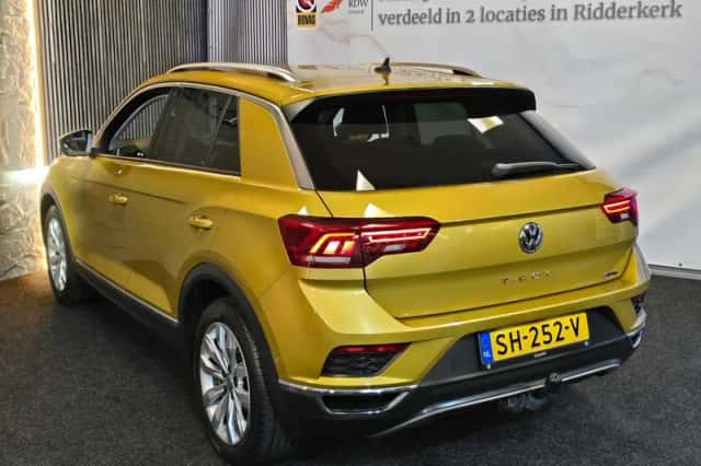 Volkswagen T-Roc (2018) thumbnail 2