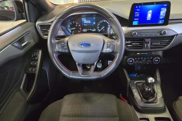 Ford Focus (2022) thumbnail 3
