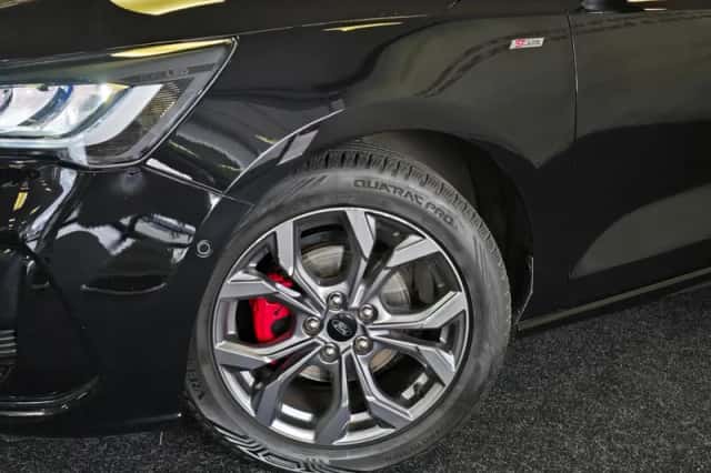 Ford Focus (2022) thumbnail 5