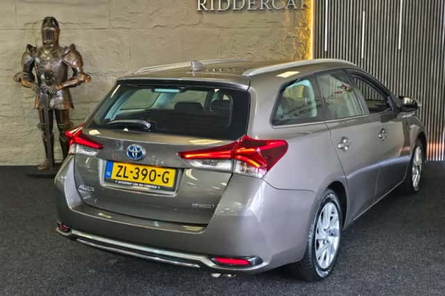 Toyota Auris (2019) thumbnail 2