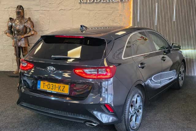 Kia Ceed (2021) thumbnail 2