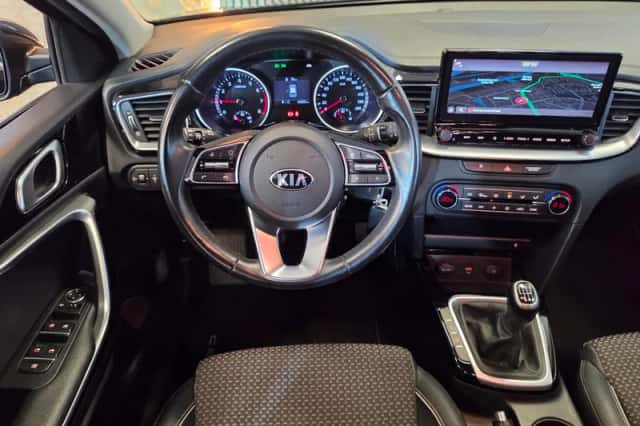 Kia Ceed (2021) thumbnail 3