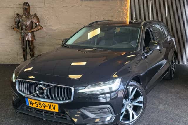 Volvo V60 (2022) thumbnail 1