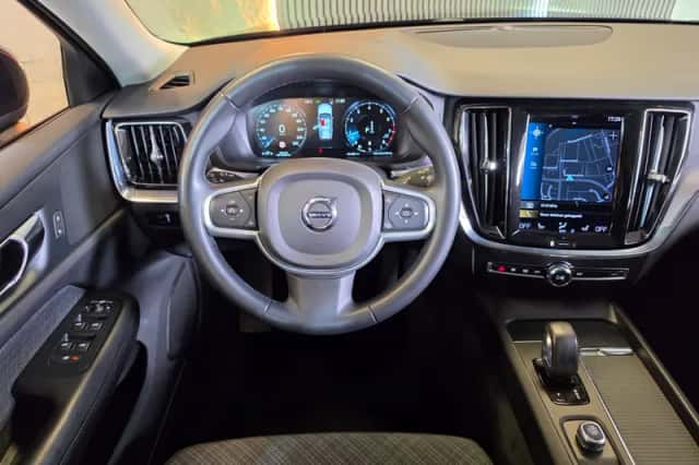 Volvo V60 (2022) thumbnail 3