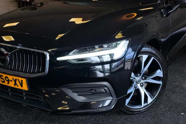Volvo V60 (2022) thumbnail 5