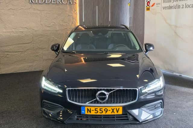 Volvo V60 (2022) thumbnail 6