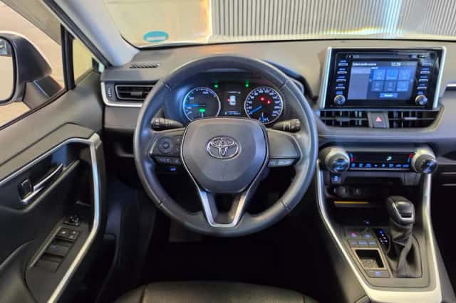 Toyota RAV4 (2021) thumbnail 3