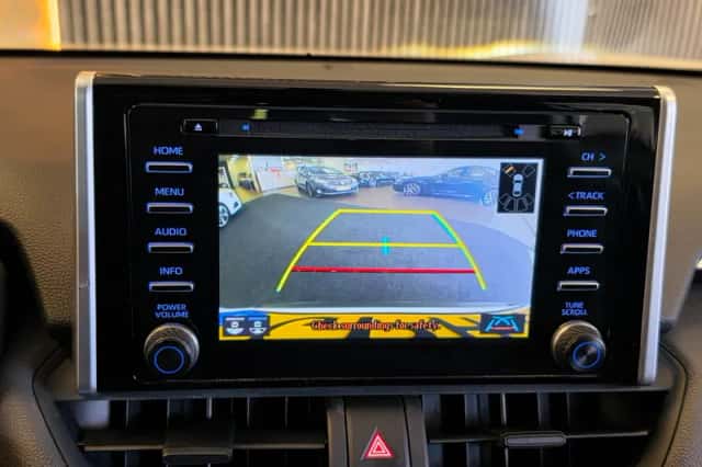 Toyota RAV4 (2021) thumbnail 5