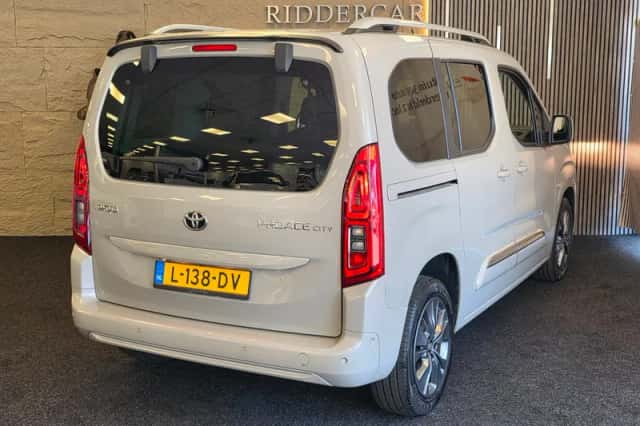 Toyota ProAce City Verso (2021) thumbnail 2