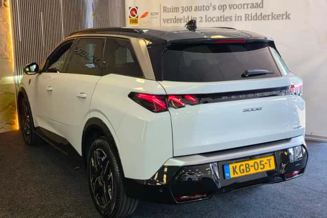 Peugeot 5008 (2025) thumbnail 2