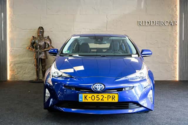Toyota Prius (2018) thumbnail 2