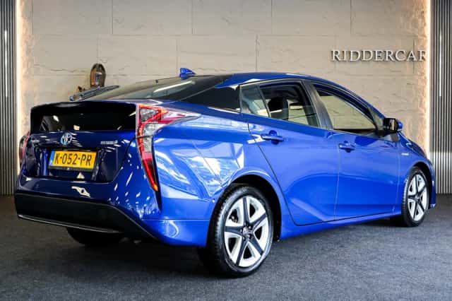 Toyota Prius (2018) thumbnail 4