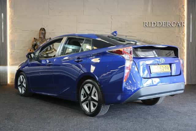 Toyota Prius (2018) thumbnail 6
