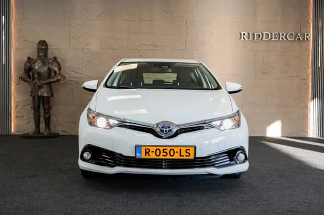 Toyota Auris (2018) thumbnail 2