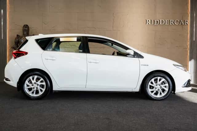 Toyota Auris (2018) thumbnail 4