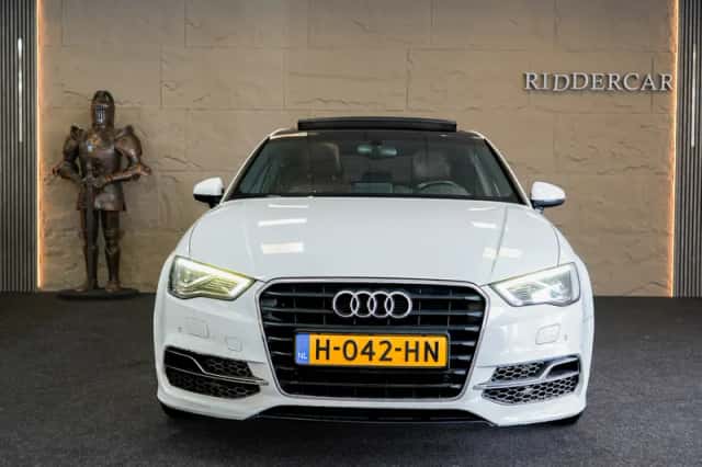 Audi A3 (2015) thumbnail 2