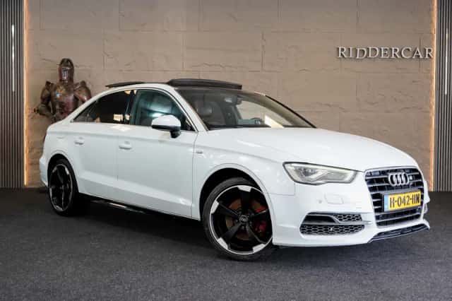 Audi A3 (2015) thumbnail 3