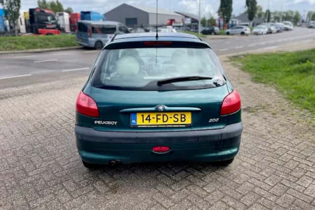 Peugeot 206 (2000) thumbnail 4