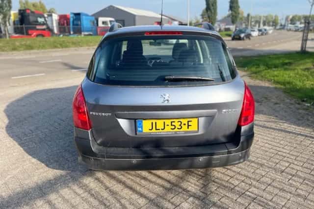 Peugeot 308 (2011) thumbnail 4