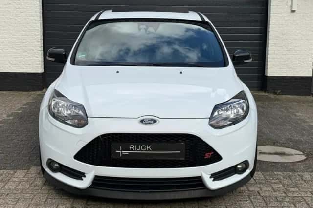 Ford Focus (2013) thumbnail 2