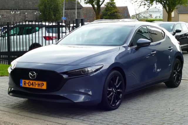 Mazda 3 (2021) thumbnail 2