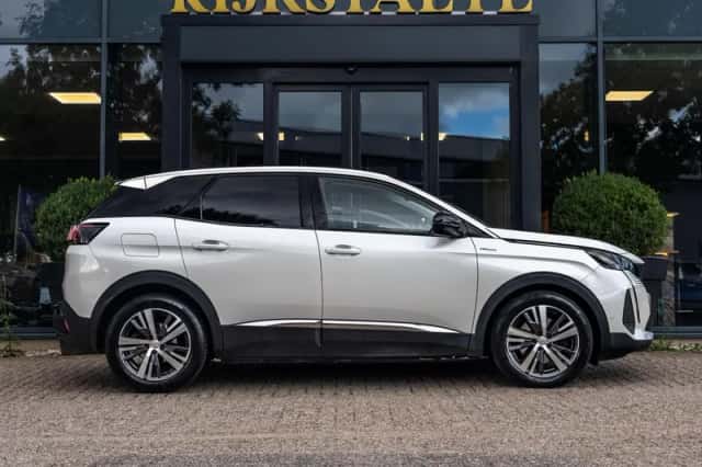 Peugeot 3008 (2022) thumbnail 6