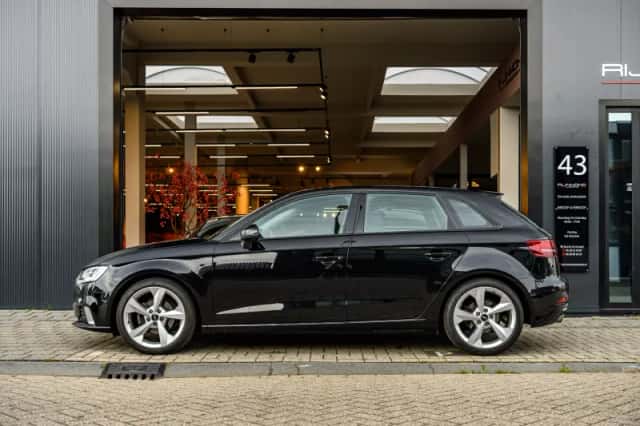 Audi A3 (2018) thumbnail 2