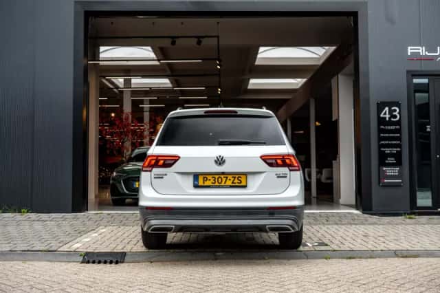 Volkswagen Tiguan (2018) thumbnail 4