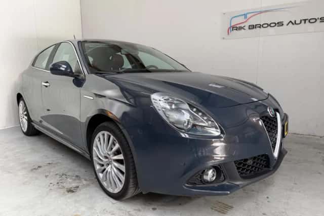 Alfa Romeo Giulietta (2017) thumbnail 1