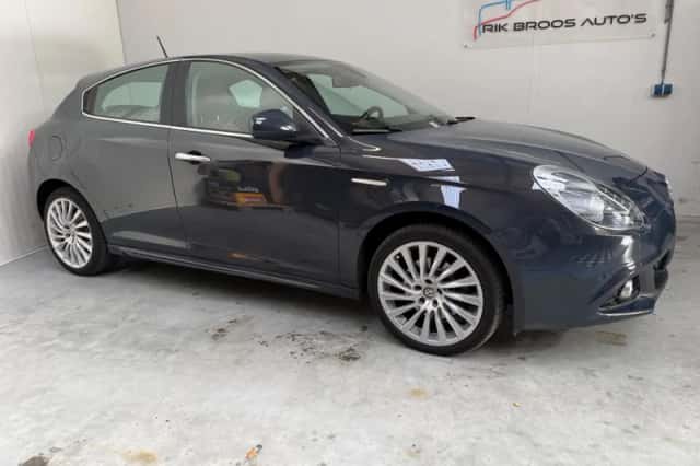 Alfa Romeo Giulietta (2017) thumbnail 2