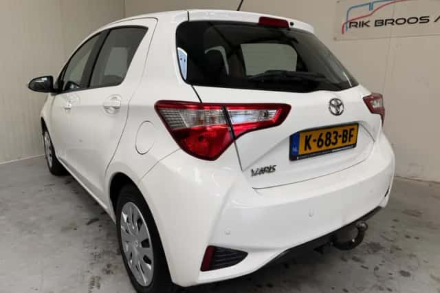 Toyota Yaris (2019) thumbnail 3