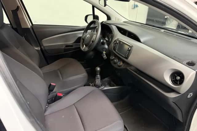 Toyota Yaris (2019) thumbnail 5