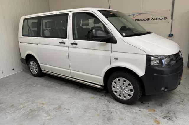 Volkswagen Transporter (2016) thumbnail 2