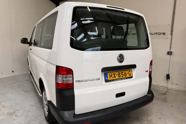 Volkswagen Transporter (2016) thumbnail 3