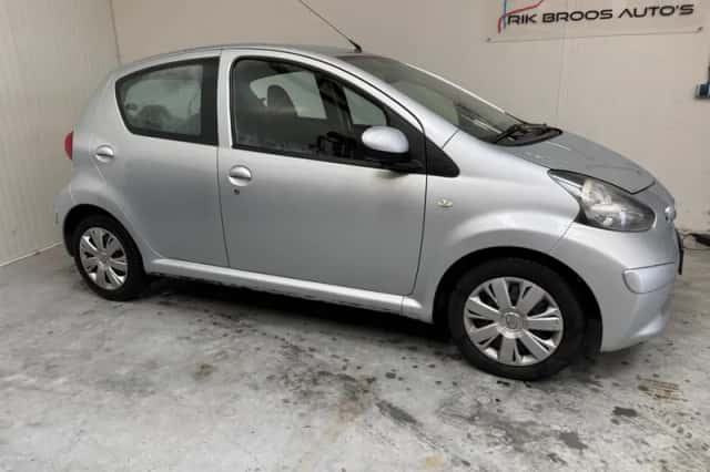 Toyota Aygo (2008) thumbnail 2
