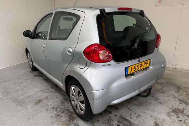 Toyota Aygo (2008) thumbnail 3