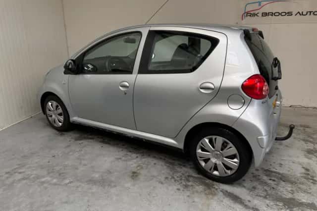 Toyota Aygo (2008) thumbnail 5