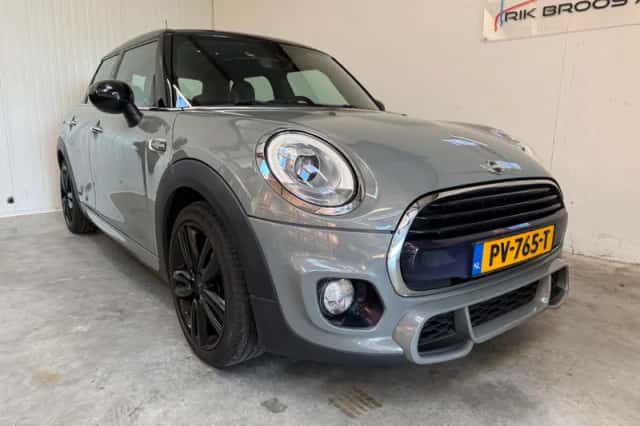 MINI Cooper (2017) thumbnail 1