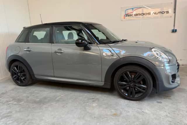 MINI Cooper (2017) thumbnail 2