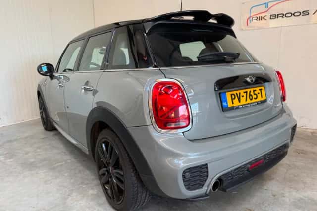 MINI Cooper (2017) thumbnail 4