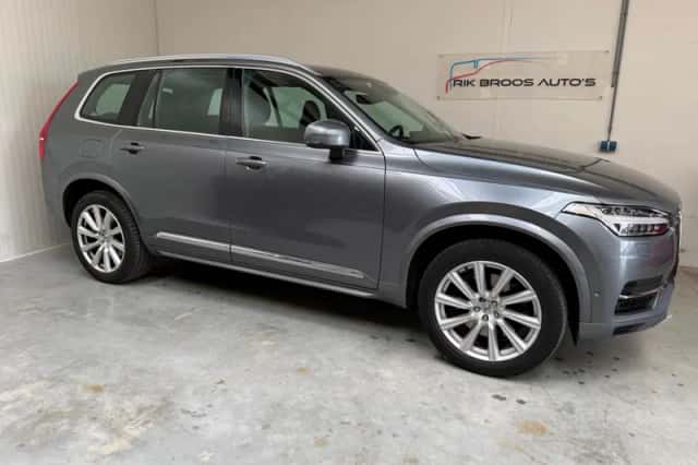 Volvo XC90 (2015) thumbnail 2