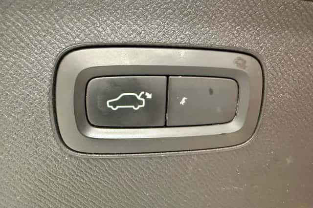 Volvo XC90 (2015) thumbnail 6
