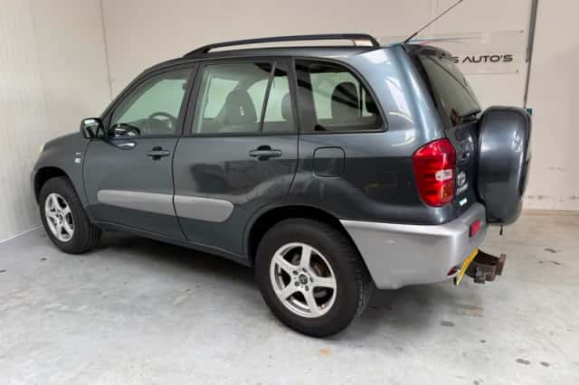Toyota RAV4 (2004) thumbnail 4