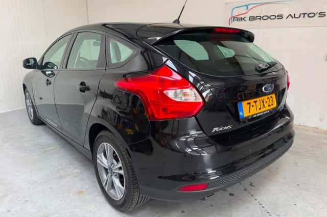 Ford Focus (2014) thumbnail 3