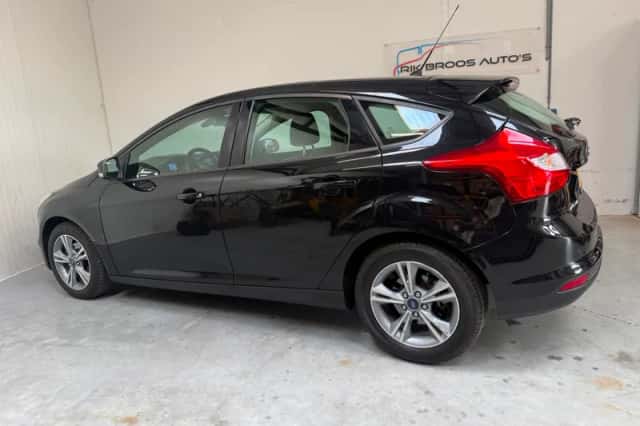 Ford Focus (2014) thumbnail 4