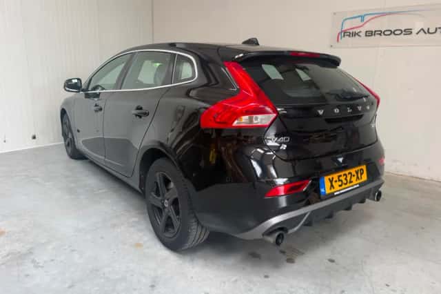 Volvo V40 (2018) thumbnail 3