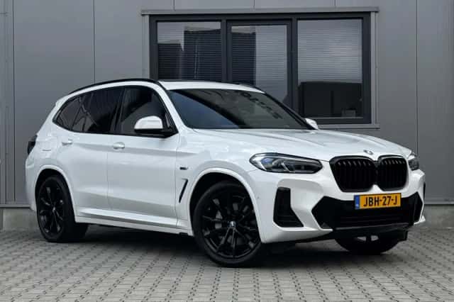 BMW X3 (2022) thumbnail 2