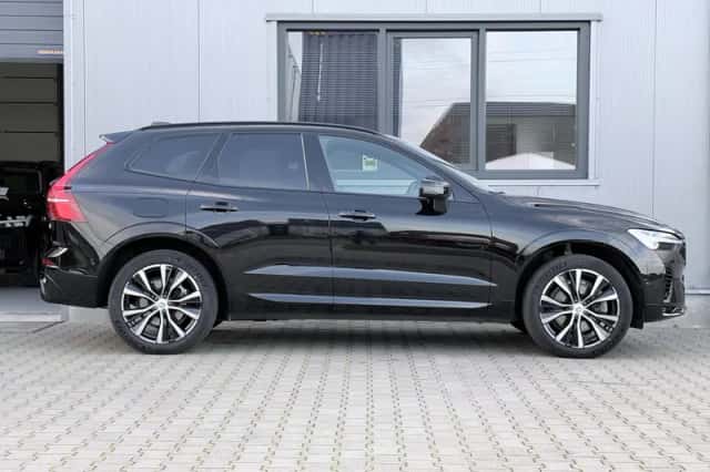 Volvo XC60 (2023) thumbnail 3