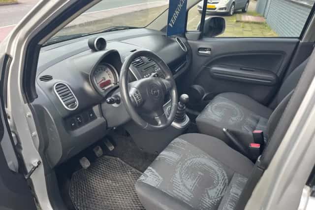 Opel Agila (2012) thumbnail 3